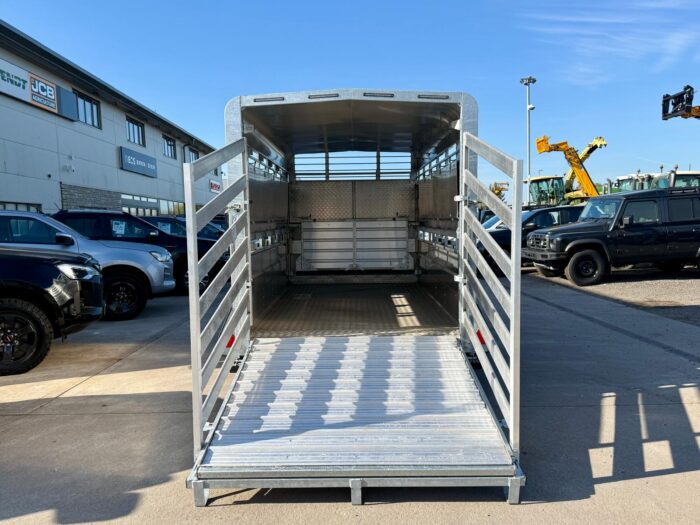 M-Tec 12 Ft Twin Axle Livestock Trailer (BRAND NEW) - Image 10