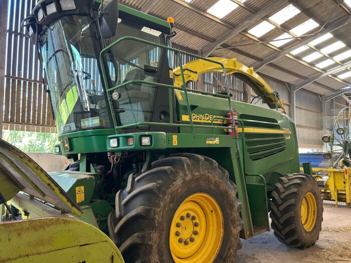 John Deere 7200 Forager - Image 2