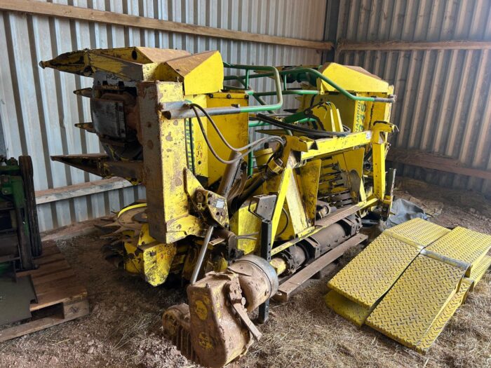 John Deere 7200 Forager - Image 32